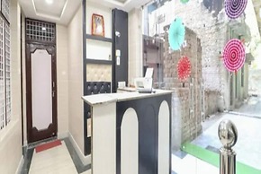 Goroomgo Madhu Palace Katra