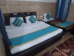 Goroomgo Madhu Palace Katra