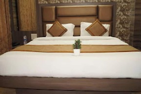 Goroomgo Madhu Palace Katra