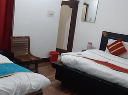 Goroomgo Madhu Palace Katra