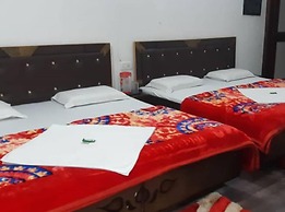 Goroomgo Madhu Palace Katra