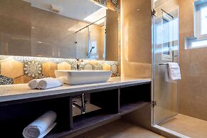 Hotel Le ROI Lake View koti