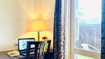 Olive Service Apartment Cyber Park