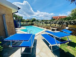 Villa Pavoncella Con Piscina