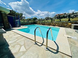 Villa Pavoncella Con Piscina