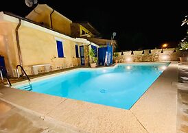 Villa Pavoncella Con Piscina