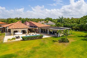 Luxurious 5-bdr villa at Casa de Campo