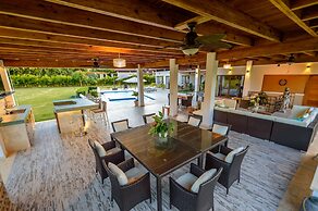 Luxurious 5-bdr villa at Casa de Campo