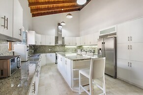 Luxurious 5-bdr villa at Casa de Campo