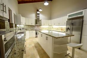 Luxurious 5-bdr villa at Casa de Campo