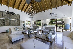 Luxurious 5-bdr villa at Casa de Campo
