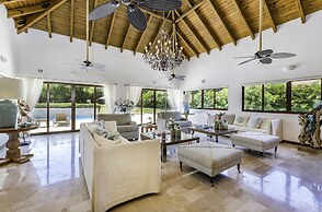Luxurious 5-bdr villa at Casa de Campo