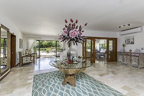 Luxurious 5-bdr villa at Casa de Campo