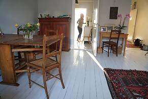 Cosy Quiet Apartment Close to the Sea and Parks