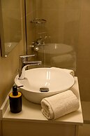 Uni Island City Suites