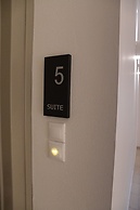 Uni Island City Suites