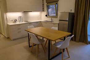 Uni Island City Suites