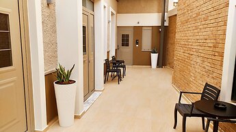 Uni Island City Suites