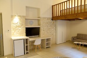 Uni Island City Suites