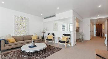 Viaduct Marina Executive -Parking & Pool