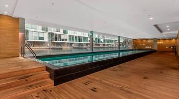 Viaduct Marina Executive -Parking & Pool