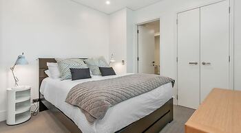 Viaduct Marina Executive -Parking & Pool