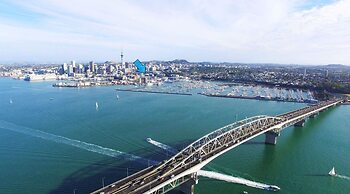 Viaduct Marina Executive -Parking & Pool