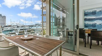 Viaduct Marina Executive -Parking & Pool