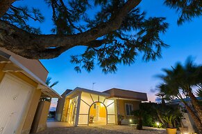 Villa Solare con piscina fronte mare