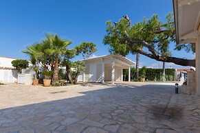 Villa Solare con piscina fronte mare