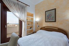 Villa Solare con piscina fronte mare