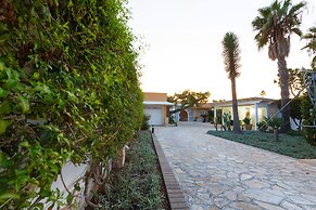 Villa Solare con piscina fronte mare