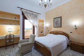 Villa Solare con piscina fronte mare