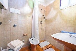 Cosy Nest - Terrace & Parking Private