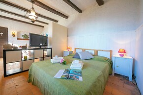 Cosy Nest - Terrace & Parking Private