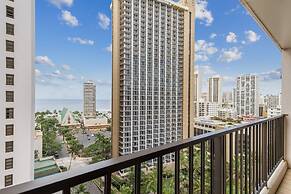 Tower 2 Suite 1702 - Waikiki Banyan, See Surfers from Lanai! by Koko R