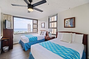 Tower 2 Suite 1702 - Waikiki Banyan, See Surfers from Lanai! by Koko R