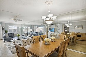 Inlet Reef 618 is Recently Upgraded 2 BR 2 Ba on the beach - amazing s