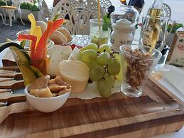 Captivating 2 Bedroom Apartment in Acquaseria