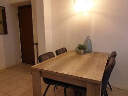 Captivating 2 Bedroom Apartment in Acquaseria