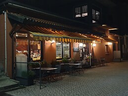 Captivating 2 Bedroom Apartment in Acquaseria