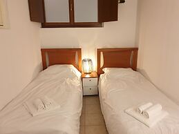 Captivating 2 Bedroom Apartment in Acquaseria