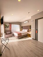 L'opera Deluxe Hotel