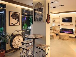 L'opera Deluxe Hotel