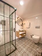 L'opera Deluxe Hotel