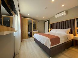 L'opera Deluxe Hotel