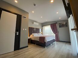 L'opera Deluxe Hotel