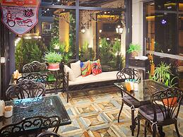 L'opera Deluxe Hotel