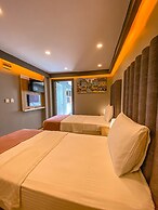 L'opera Deluxe Hotel