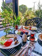 L'opera Deluxe Hotel